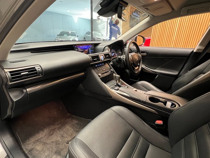2018 Lexus IS300h Luxury 2.5L Hybrid Auto CVT Sedan