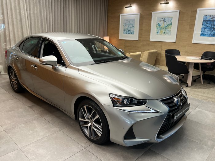 2018 Lexus IS300h Luxury 2.5L Hybrid Auto CVT Sedan