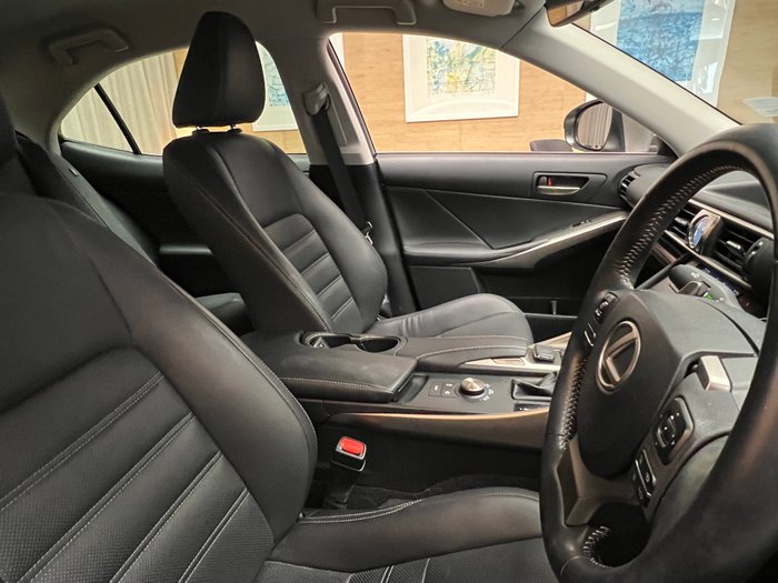 2018 Lexus IS300h Luxury 2.5L Hybrid Auto CVT Sedan