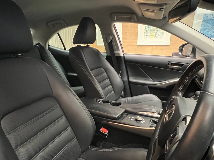 2018 Lexus IS300h Luxury 2.5L Hybrid Auto CVT Sedan