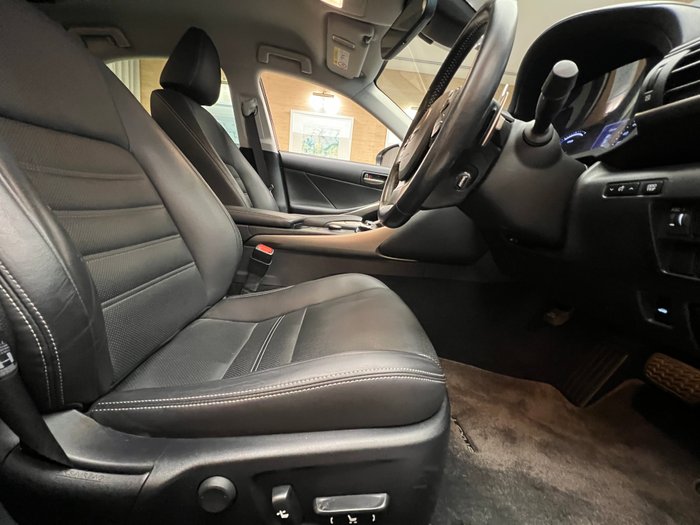 2018 Lexus IS300h Luxury 2.5L Hybrid Auto CVT Sedan