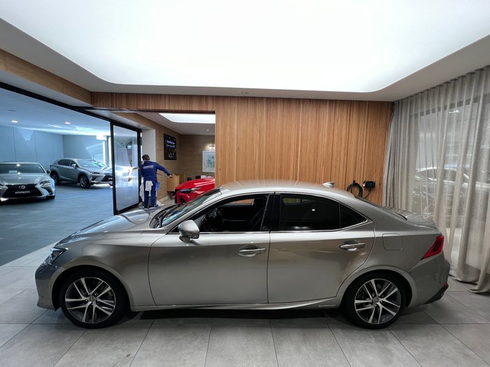 2018 Lexus IS300h Luxury 2.5L Hybrid Auto CVT Sedan