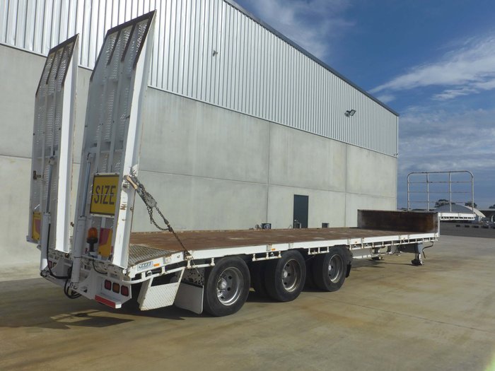 2007 JTB Dropdeck with Ramps