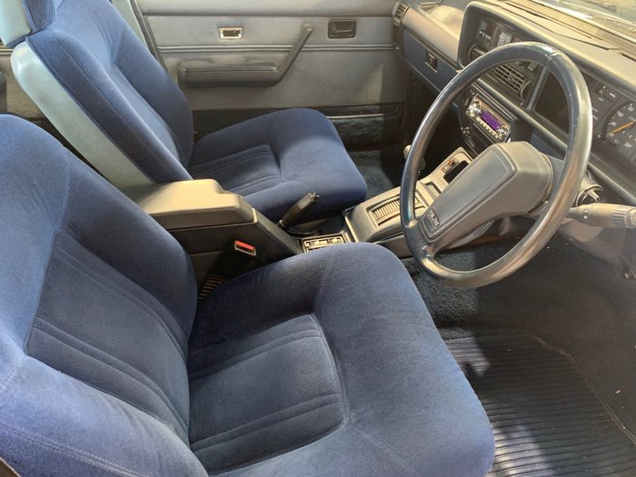1982 HOLDEN COMMODORE VH      SLE SLE BLUE
