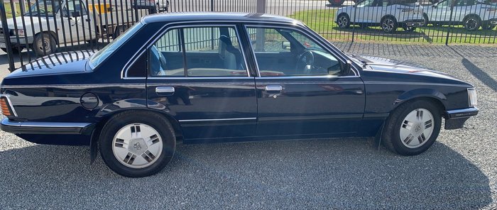 1982 HOLDEN COMMODORE VH      SLE SLE BLUE