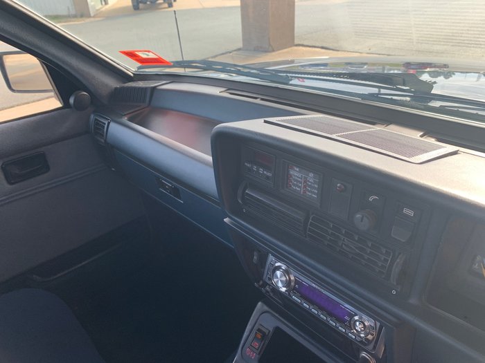 1982 HOLDEN COMMODORE VH      SLE SLE BLUE