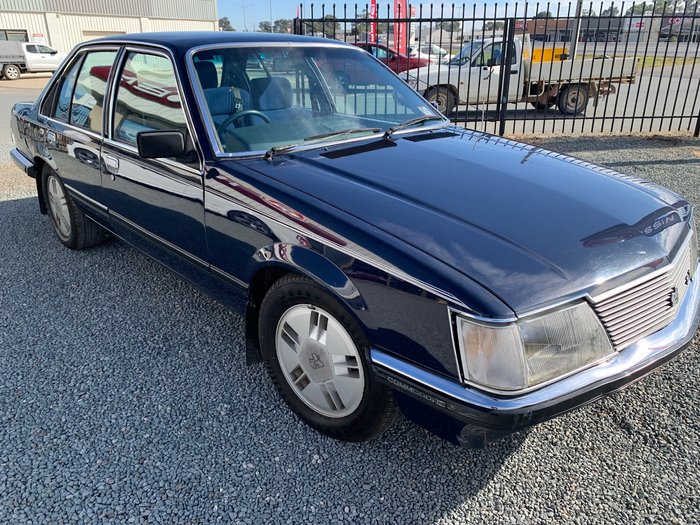 1982 HOLDEN COMMODORE VH      SLE SLE BLUE