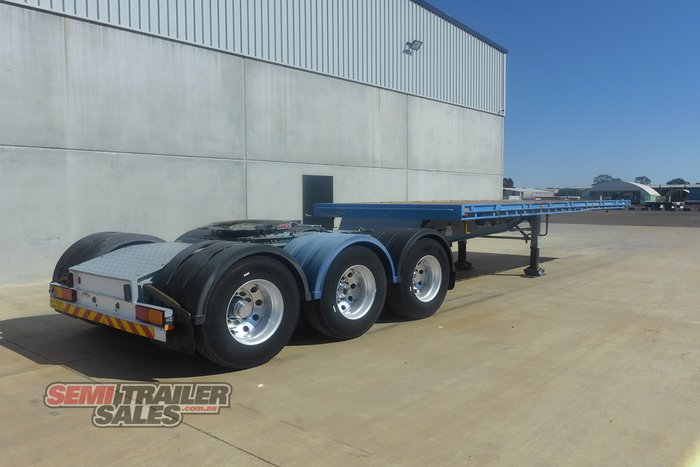 2013 CIMC 12 Pallet Flat Top A Trailer
