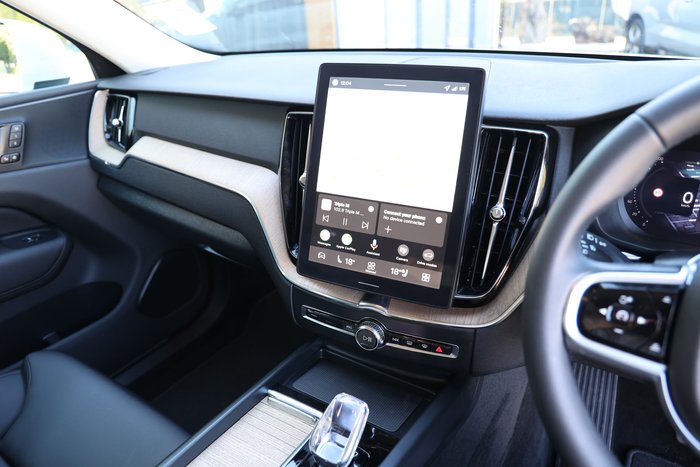 2025 Volvo XC60 Plus B5 Bright