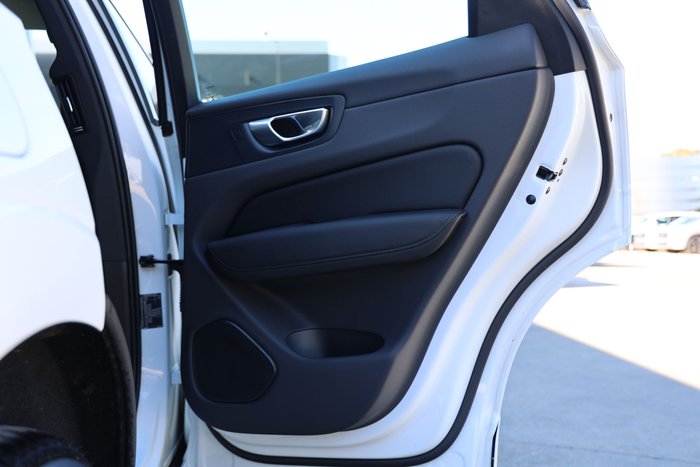 2025 Volvo XC60 Plus B5 Bright