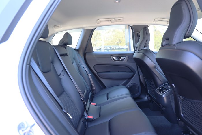 2025 Volvo XC60 Plus B5 Bright