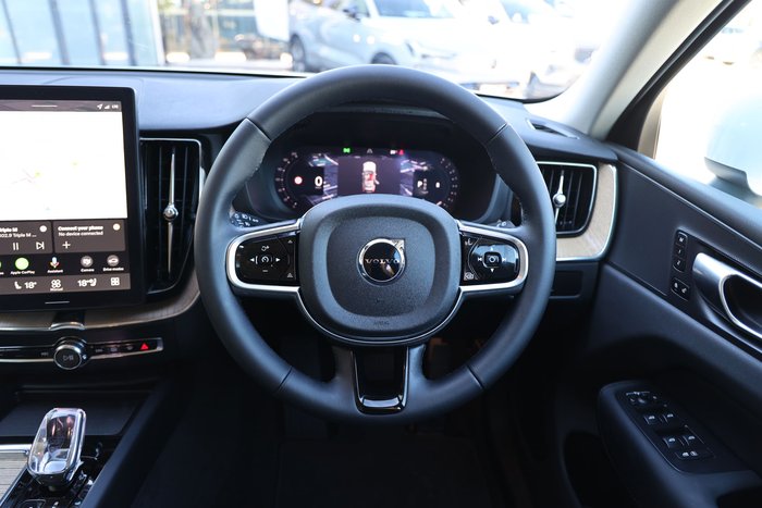 2025 Volvo XC60 Plus B5 Bright