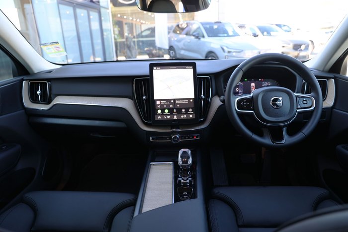 2025 Volvo XC60 Plus B5 Bright