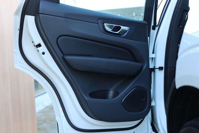 2025 Volvo XC60 Plus B5 Bright