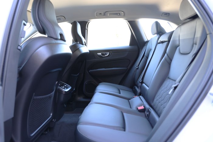 2025 Volvo XC60 Plus B5 Bright