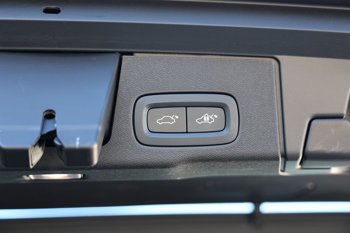 2025 Volvo XC60 Plus B5 Bright