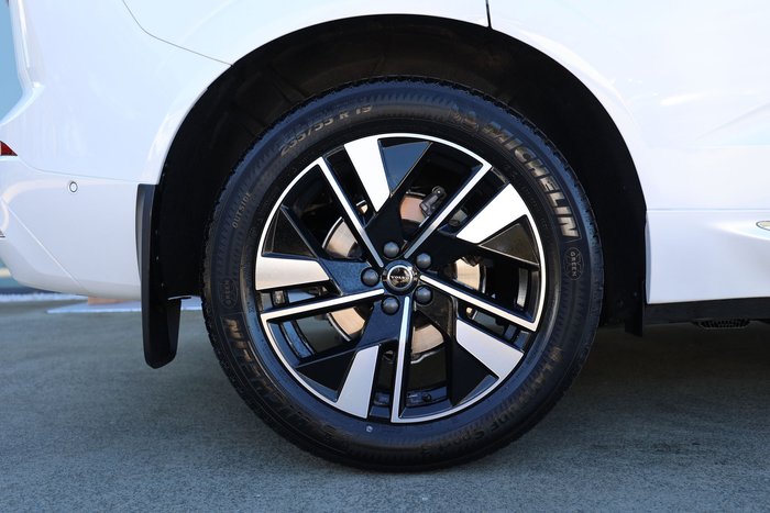 2025 Volvo XC60 Plus B5 Bright