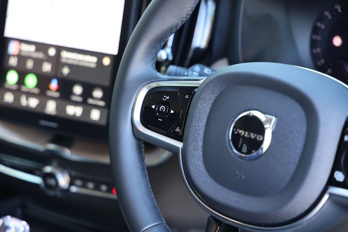 2025 Volvo XC60 Plus B5 Bright
