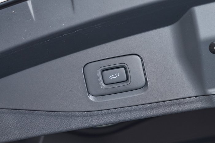 2025 Isuzu MU-X X-TERRAIN