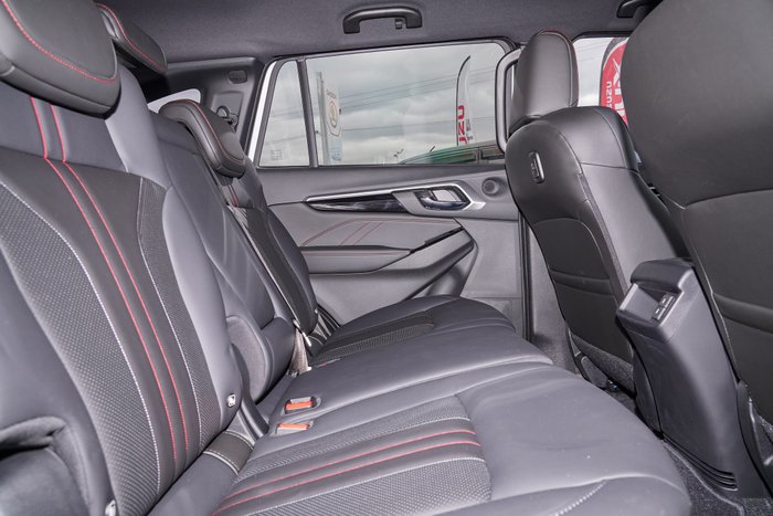 2025 Isuzu MU-X X-TERRAIN