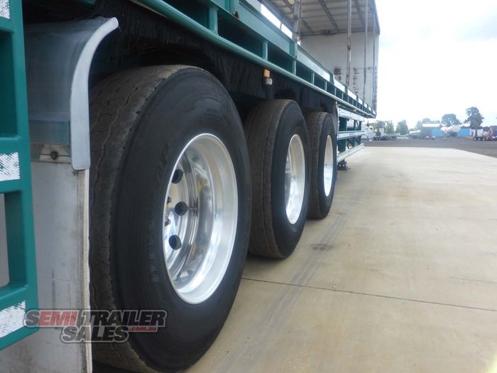 2010 Maxitrans 24 Pallet Curtainsider