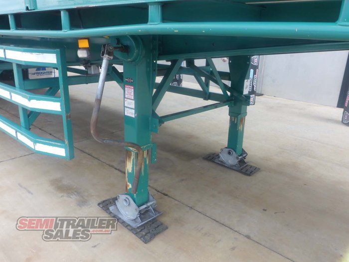 2010 Maxitrans 24 Pallet Curtainsider