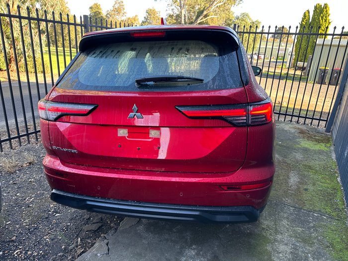 2025 Mitsubishi Outlander ES