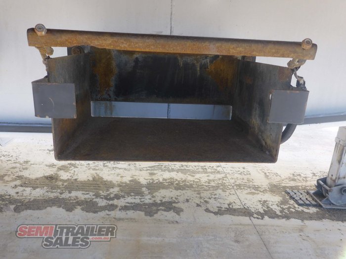 2006 Maxitrans Bogie Curtainsider STAT WRITE OFF