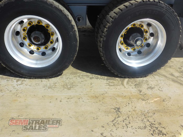 2006 Maxitrans Bogie Curtainsider STAT WRITE OFF