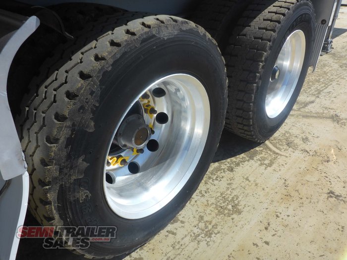 2006 Maxitrans Bogie Curtainsider STAT WRITE OFF