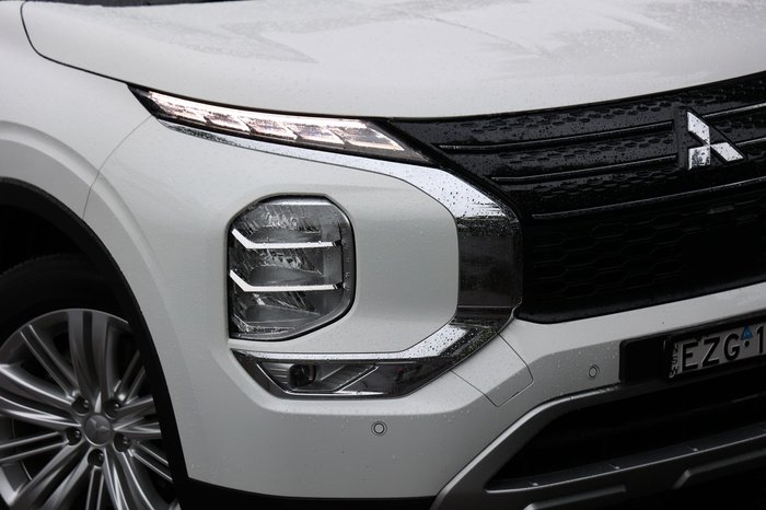 2023 Mitsubishi Outlander LS