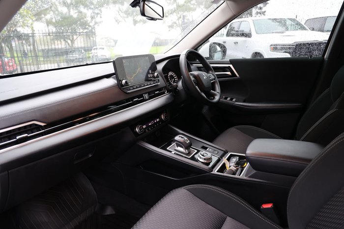 2023 Mitsubishi Outlander LS
