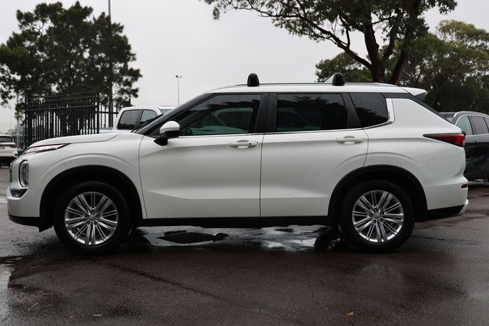 2023 Mitsubishi Outlander LS