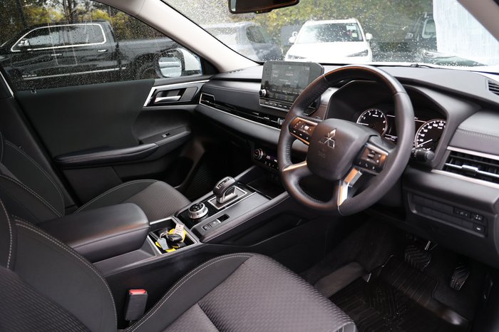 2023 Mitsubishi Outlander LS