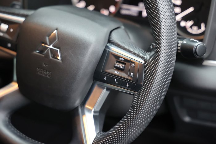 2023 Mitsubishi Outlander LS