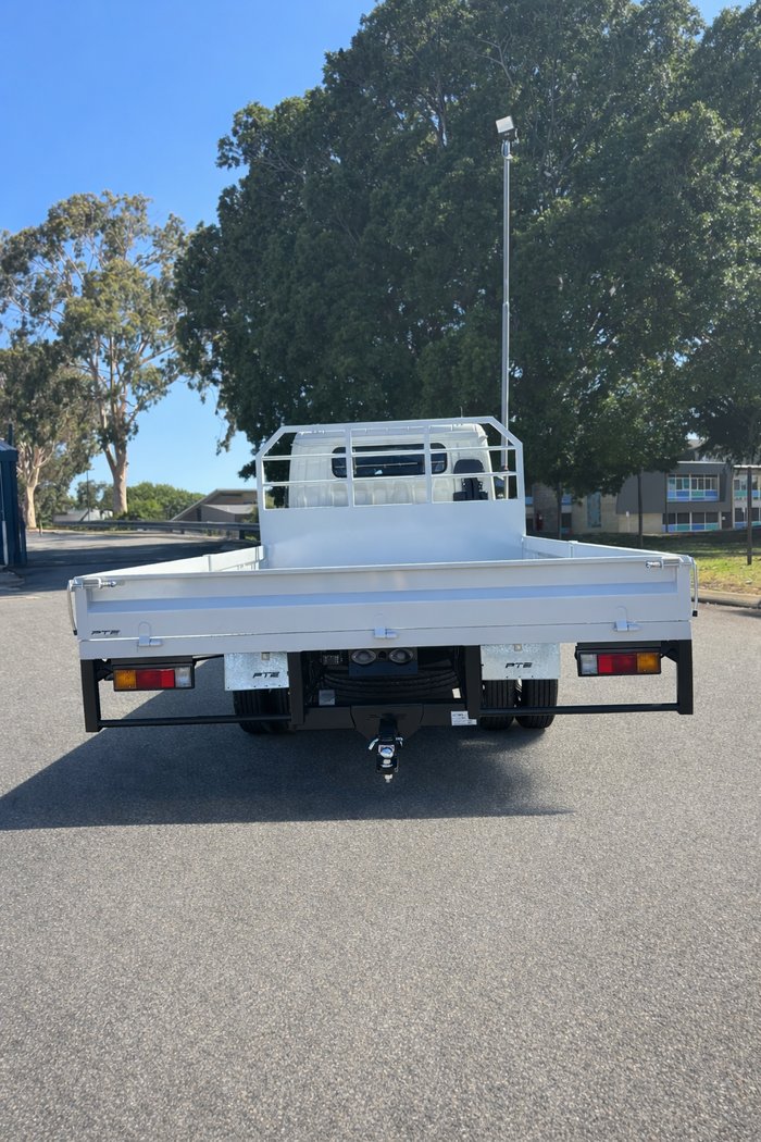 2025 Fuso Canter 815