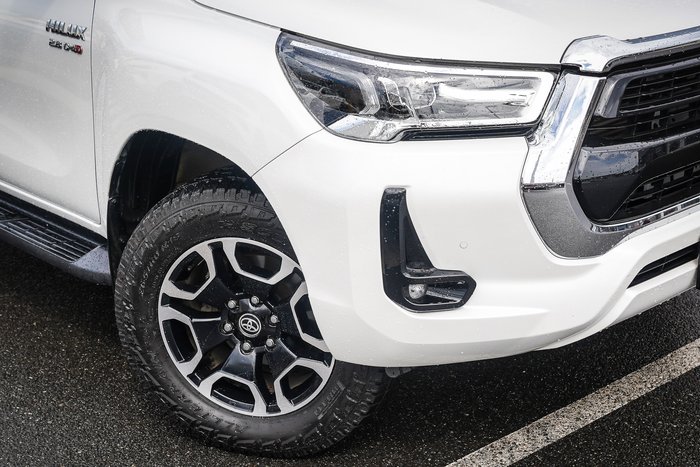 2023 Toyota HILUX SR5
