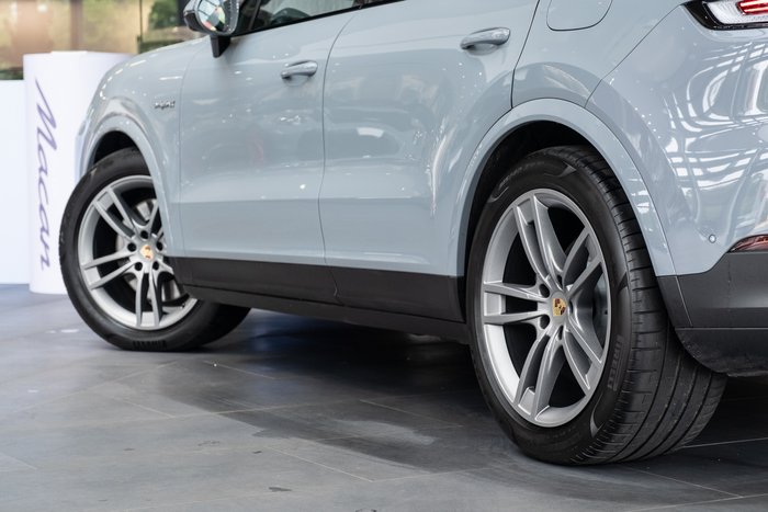 2024 Porsche Cayenne E-Hybrid