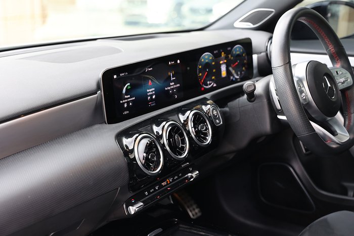 2019 MERCEDES-BENZ A180 2019 MERCEDES-BENZ A180  7 SP AUTO DUAL CLUTCH 4D SEDAN T4 