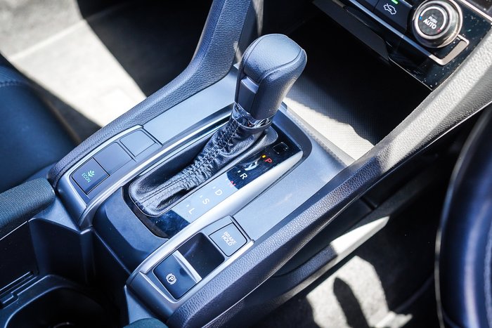 2018 HONDA CIVIC VTi-S