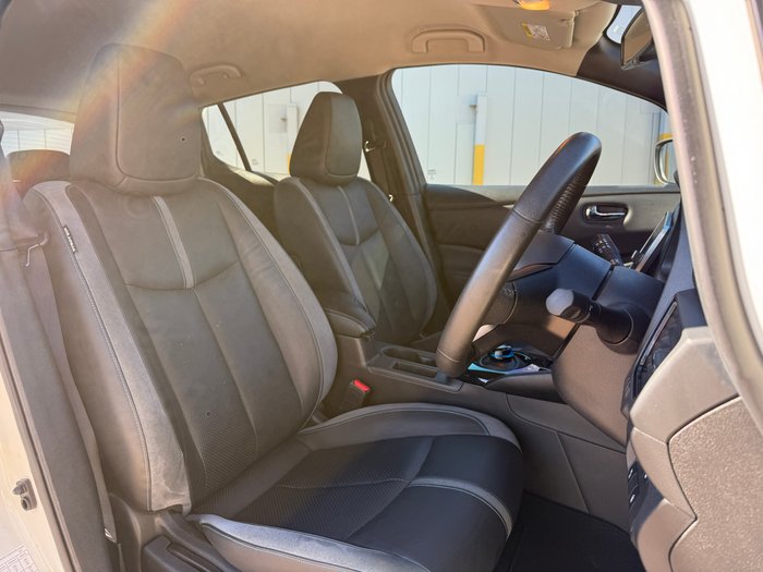 2022 Nissan LEAF ZE1