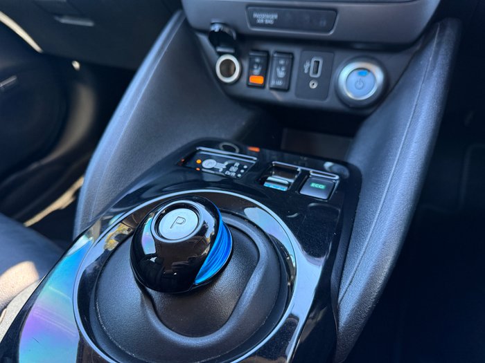 2022 Nissan LEAF ZE1