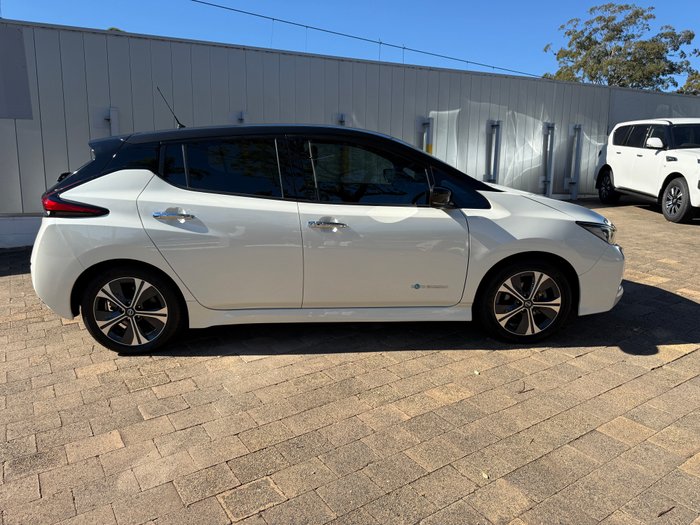 2022 Nissan LEAF ZE1