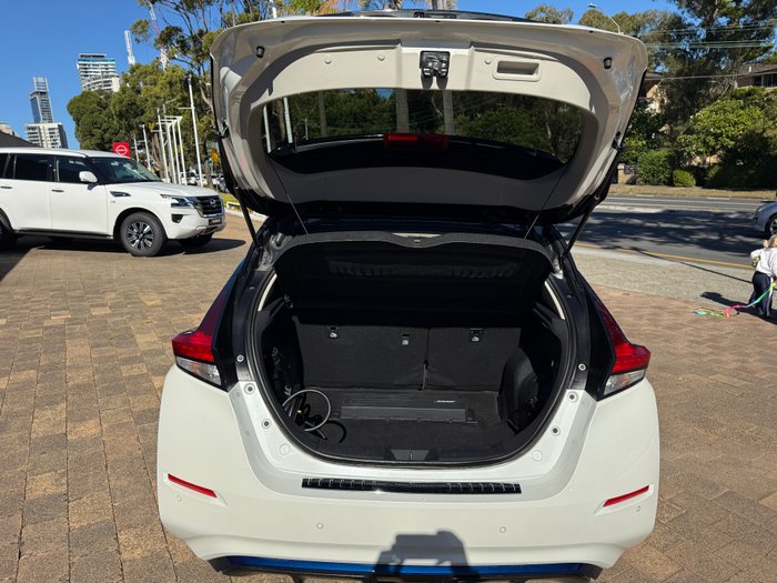 2022 Nissan LEAF ZE1