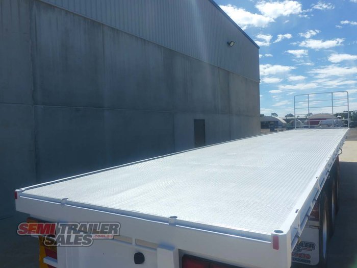 1999 Freighter 48FT Flat Top