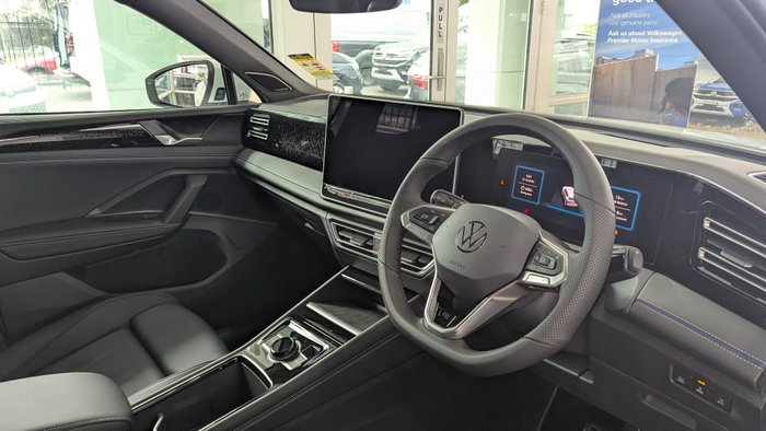 2026 VOLKSWAGEN Tiguan R-LINE