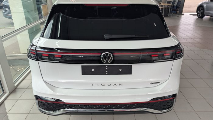 2026 VOLKSWAGEN Tiguan R-LINE