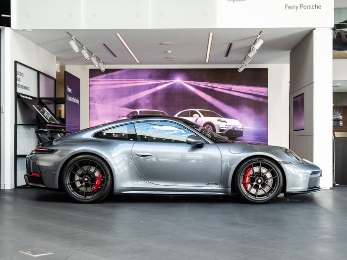 2025 Porsche 911 Carrera GTS