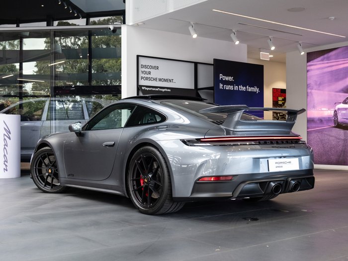 2025 Porsche 911 Carrera GTS