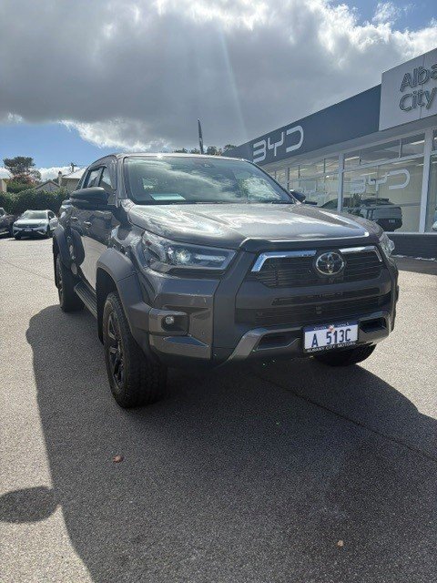 2022 Toyota Hilux Rogue (4x4)
